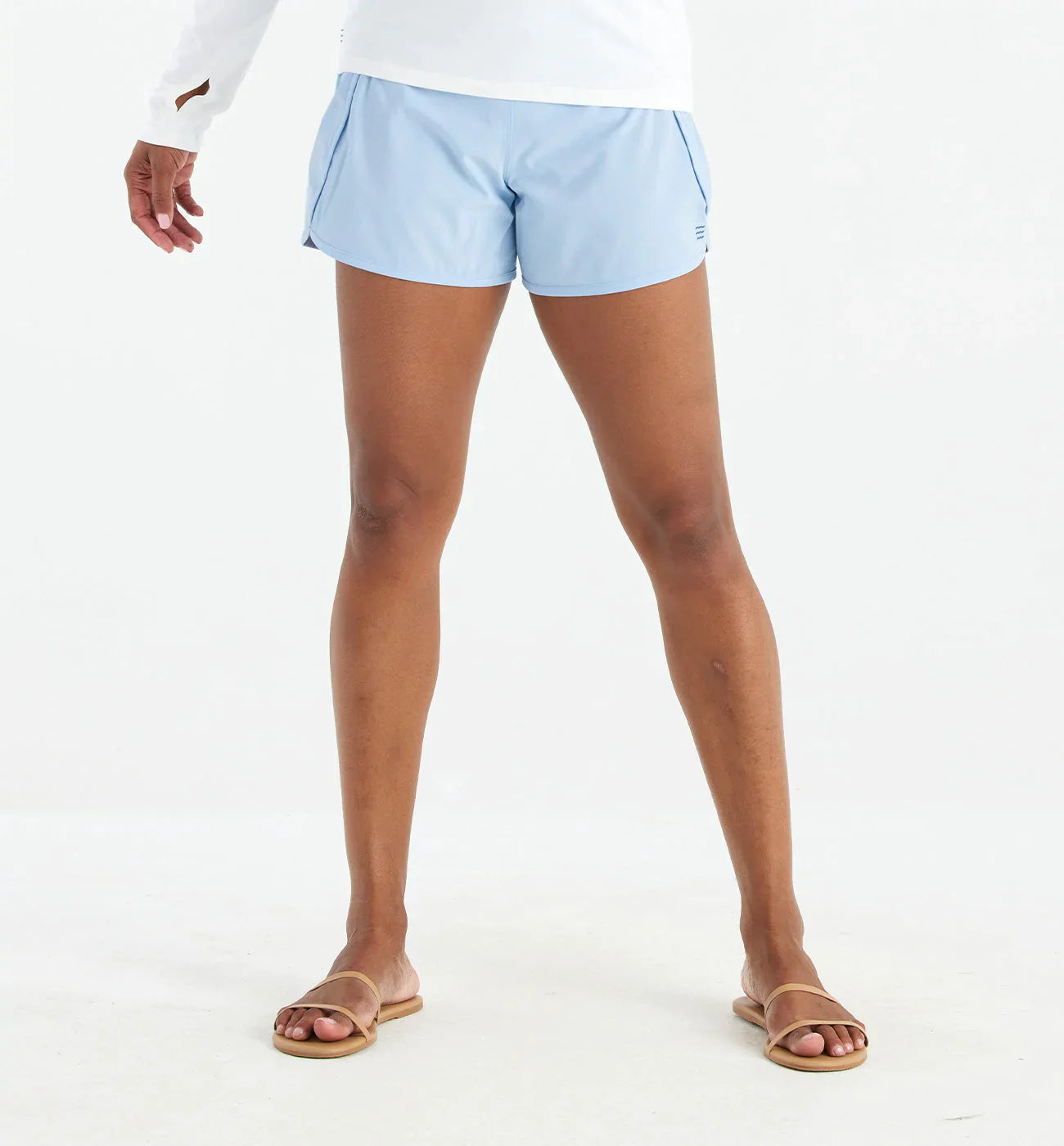 breeze-short-clear-sky-women-2.webp